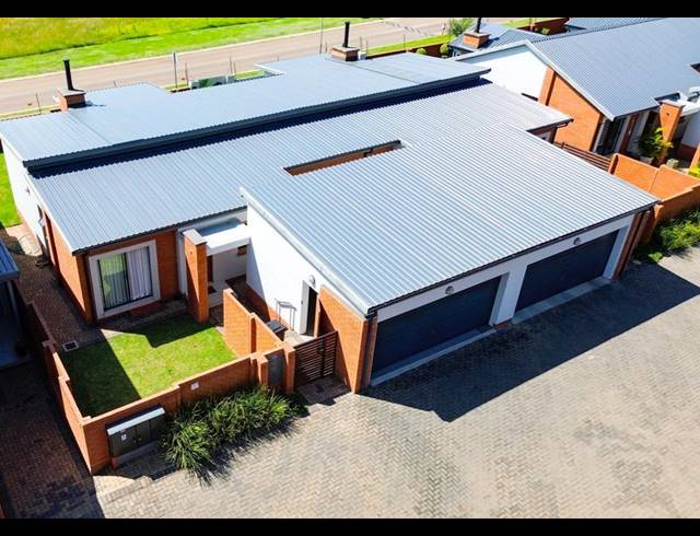 3 BEDROOM TOWNHOUSE FOR SALE IN GOLDEN FIELDS ESTATE